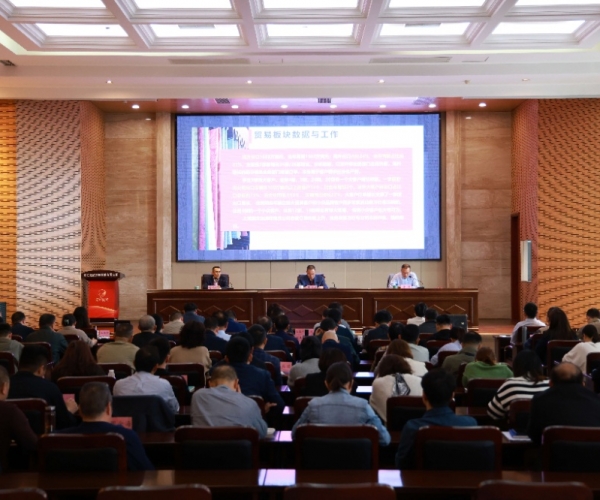 穩(wěn)扎穩(wěn)打，持續(xù)開(kāi)拓奮進(jìn)； 思路創(chuàng)新，力求優(yōu)質(zhì)發(fā)展