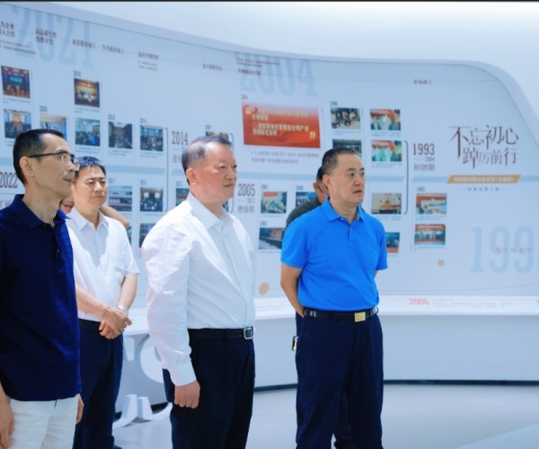 ?陳利眾主席帶隊(duì)調(diào)研嘉欣絲綢，賦能絲綢經(jīng)典產(chǎn)業(yè)?